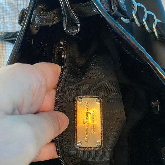 🛍🛍🛍 Ferragamo bow tote women’s purse. 🛍🛍🛍 - Picture 11 of 13